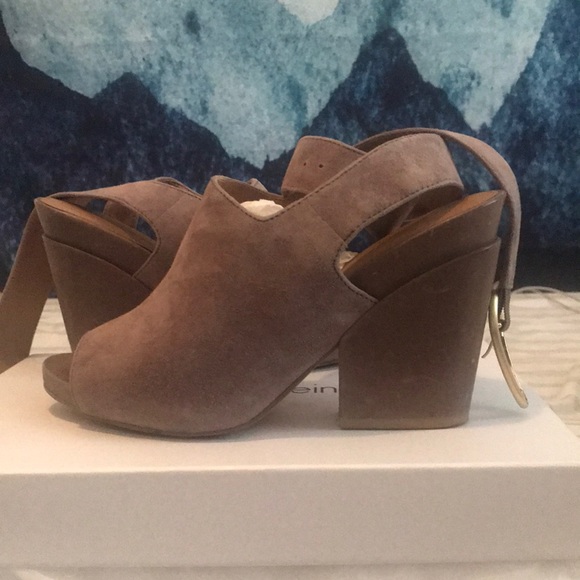 CALVIN KLEIN STRAP HEELS - Picture 2 of 8